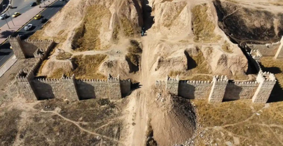 Nineveh's Shamash Gate Reveals Ashurbanipal Stele and Two Disasters