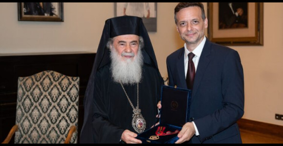 The Mayor of Athens awarded the Medal of the City of Athens to the Patriarch of Jerusalem